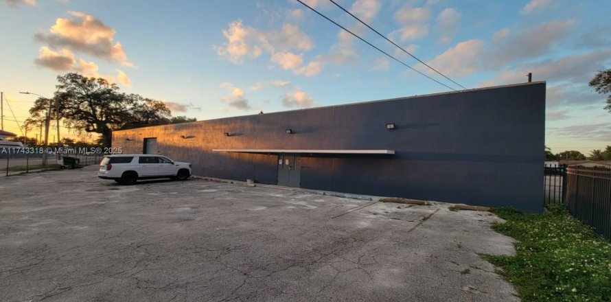 Immobilier commercial à Miami, Floride № 1985107