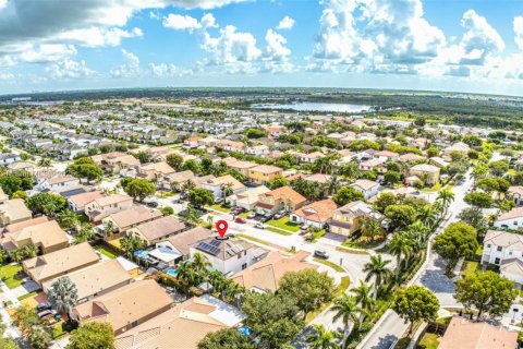 House in Homestead, Florida 5 bedrooms, 237.09 sq.m. № 1889407 - photo 2