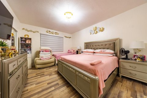 House in Homestead, Florida 5 bedrooms, 237.09 sq.m. № 1889407 - photo 24