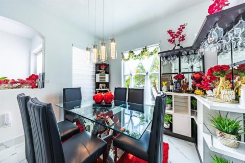 House in Homestead, Florida 5 bedrooms, 237.09 sq.m. № 1889407 - photo 13