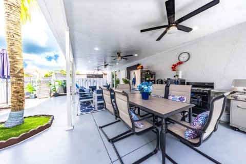 House in Homestead, Florida 5 bedrooms, 237.09 sq.m. № 1889407 - photo 21