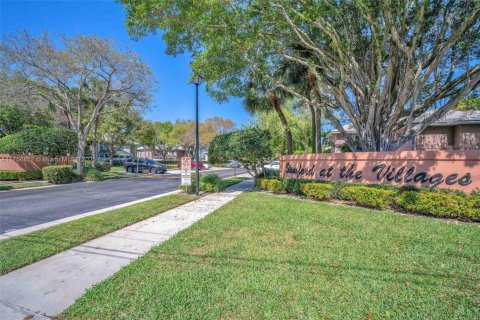 Townhouse in West Palm Beach, Florida 2 bedrooms, 125.42 sq.m. № 1994919 - photo 1