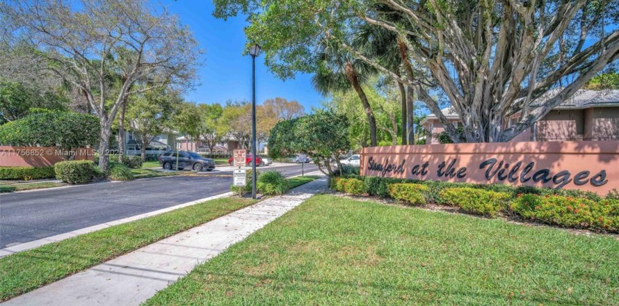 Townhouse in West Palm Beach, Florida 2 bedrooms, 125.42 sq.m. № 1994919