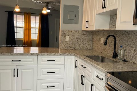 Apartamento en alquiler en Dania Beach, Florida, 2 dormitorios, 146.32 m2 № 2003035 - foto 2