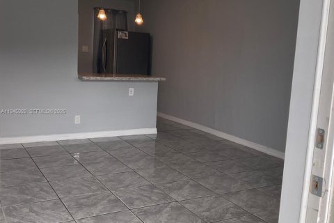 Apartamento en alquiler en Dania Beach, Florida, 2 dormitorios, 146.32 m2 № 2003035 - foto 3