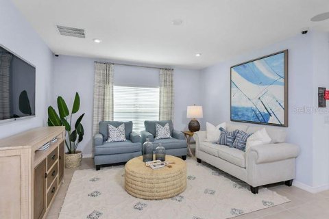House in Auburndale, Florida 4 bedrooms, 171.68 sq.m. № 1911391 - photo 5