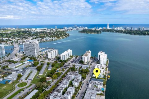 Appartement à louer à North Bay Village, Floride: 2 chambres, 92.9 m2 № 1955045 - photo 1