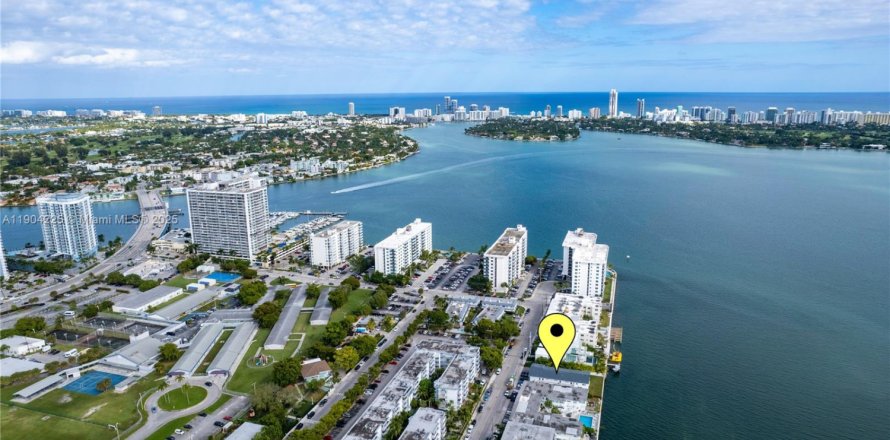 Appartement à North Bay Village, Floride 2 chambres, 92.9 m2 № 1955045