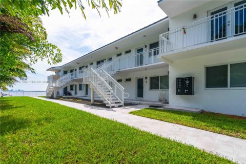 Appartement à louer à North Bay Village, Floride: 2 chambres, 92.9 m2 № 1955045 - photo 22