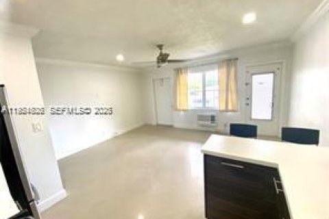 Apartamento en alquiler en Hollywood, Florida, 1 dormitorio, 45.52 m2 № 2009558 - foto 3