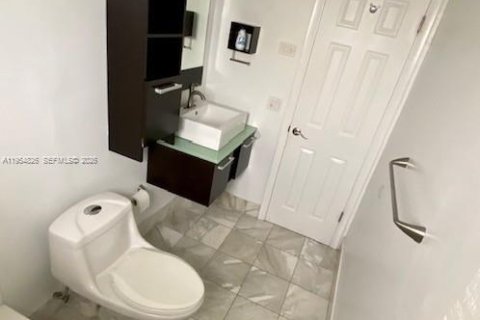 Apartamento en alquiler en Hollywood, Florida, 1 dormitorio, 45.52 m2 № 2009558 - foto 10