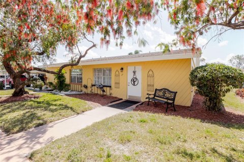 Condo in Sun City Center, Florida, 2 bedrooms  № 1718070 - photo 2