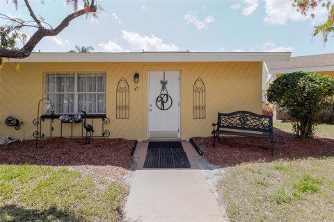 Condo in Sun City Center, Florida, 2 bedrooms  № 1718070 - photo 22