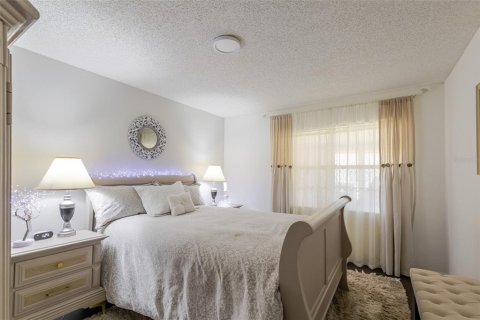 Condo in Sun City Center, Florida, 2 bedrooms  № 1718070 - photo 11