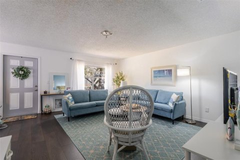 Condo in Sun City Center, Florida, 2 bedrooms  № 1718070 - photo 6