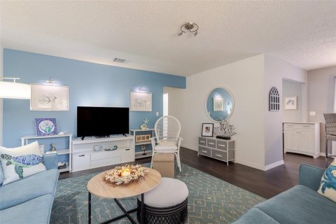 Condo in Sun City Center, Florida, 2 bedrooms  № 1718070 - photo 7