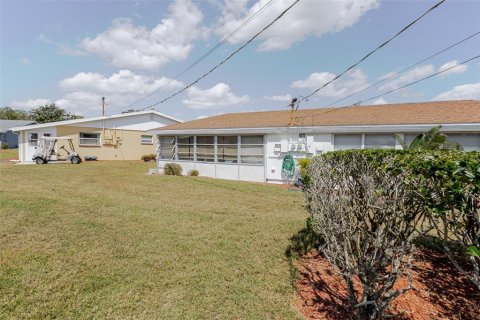 Condo in Sun City Center, Florida, 2 bedrooms  № 1718070 - photo 26
