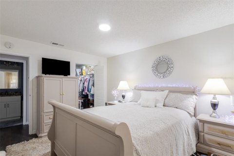 Condo in Sun City Center, Florida, 2 bedrooms  № 1718070 - photo 12