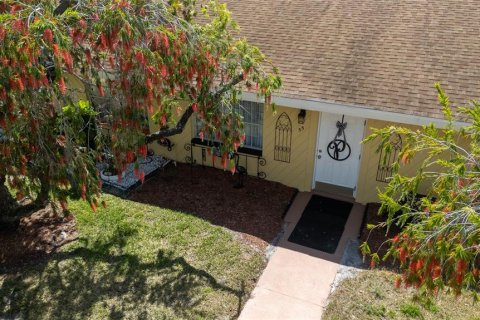 Condo in Sun City Center, Florida, 2 bedrooms  № 1718070 - photo 30