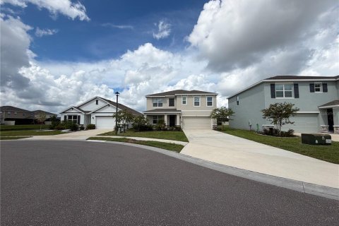 Villa ou maison à louer à Bradenton, Floride: 5 chambres, 242.01 m2 № 2396983 - photo 2