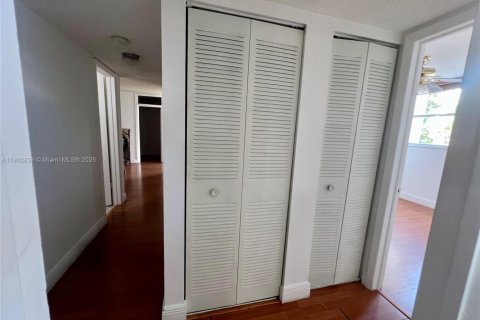 Купить кондоминиум в Майами, Флорида 3 спальни, 100.89м2, № 1954132 - фото 17