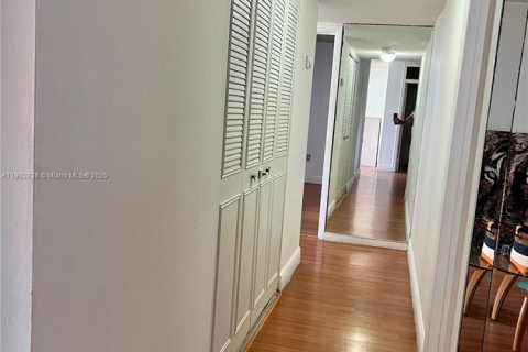 Купить кондоминиум в Майами, Флорида 3 спальни, 100.89м2, № 1954132 - фото 21