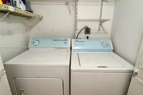 Купить кондоминиум в Майами, Флорида 3 спальни, 100.89м2, № 1954132 - фото 22