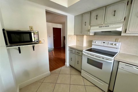 Купить кондоминиум в Майами, Флорида 3 спальни, 100.89м2, № 1954132 - фото 27