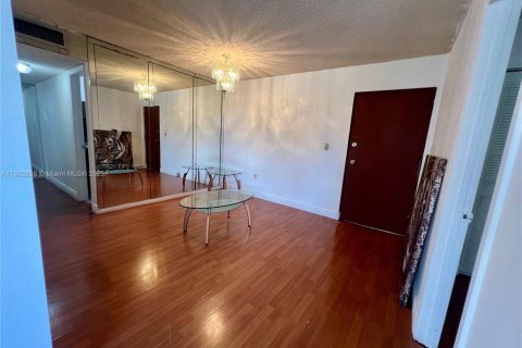 Купить кондоминиум в Майами, Флорида 3 спальни, 100.89м2, № 1954132 - фото 2