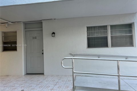 Снять в аренду кондоминиум в Норт-Майами-Бич, Флорида 2 спальни, 103.12м2, № 1982176 - фото 2