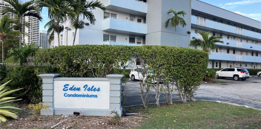 Кондоминиум с 2 спальнями в Норт-Майами-Бич, Флорида № 1982176