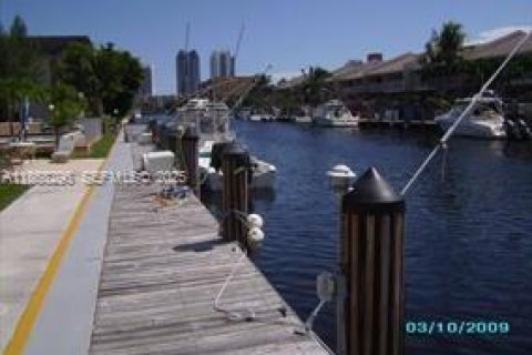 Снять в аренду кондоминиум в Норт-Майами-Бич, Флорида 2 спальни, 103.12м2, № 1982176 - фото 5