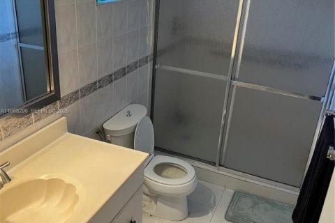 Снять в аренду кондоминиум в Норт-Майами-Бич, Флорида 2 спальни, 103.12м2, № 1982176 - фото 12