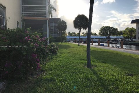 Снять в аренду кондоминиум в Норт-Майами-Бич, Флорида 2 спальни, 103.12м2, № 1982176 - фото 9