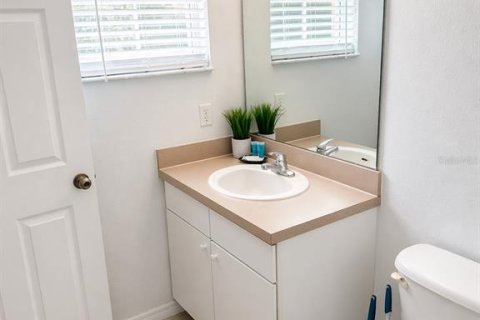 Townhouse in Kissimmee, Florida 3 bedrooms, 119.47 sq.m. № 2099239 - photo 2