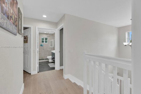 House in Weston, Florida 5 bedrooms, 208.1 sq.m. № 1878832 - photo 22