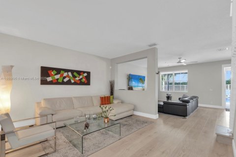House in Weston, Florida 5 bedrooms, 208.1 sq.m. № 1878832 - photo 8
