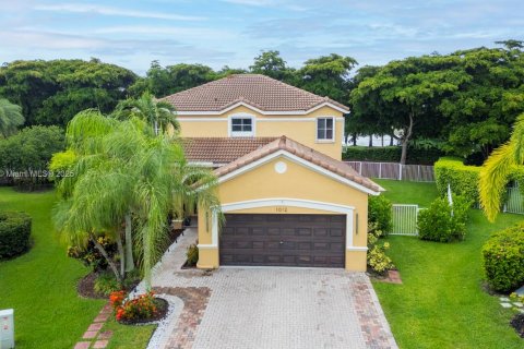 House in Weston, Florida 5 bedrooms, 208.1 sq.m. № 1878832 - photo 1