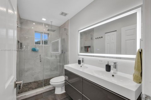 House in Weston, Florida 5 bedrooms, 208.1 sq.m. № 1878832 - photo 26