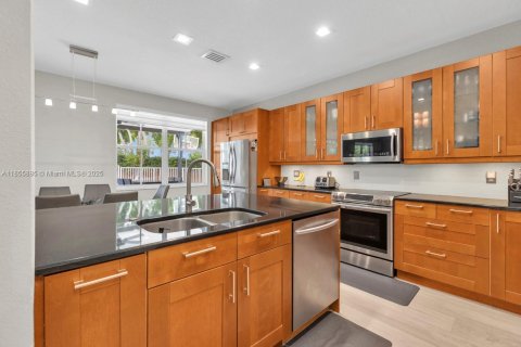 House in Weston, Florida 5 bedrooms, 208.1 sq.m. № 1878832 - photo 15