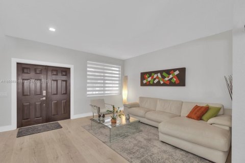 House in Weston, Florida 5 bedrooms, 208.1 sq.m. № 1878832 - photo 10