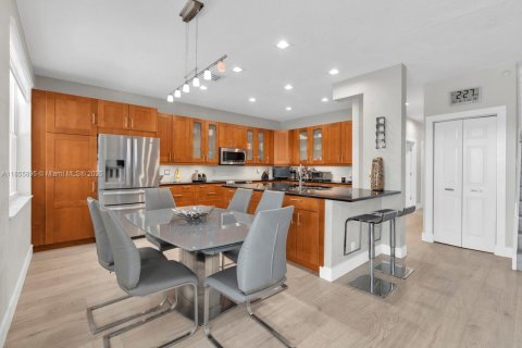 House in Weston, Florida 5 bedrooms, 208.1 sq.m. № 1878832 - photo 14