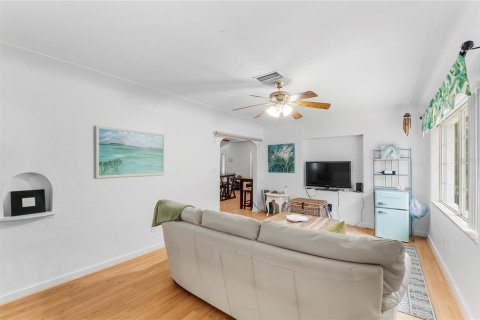 Casa en venta en Saint Petersburg, Florida, 4 dormitorios, 183.39 m2 № 1158477 - foto 6