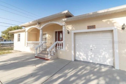 Casa en venta en Saint Petersburg, Florida, 4 dormitorios, 183.39 m2 № 1158477 - foto 1