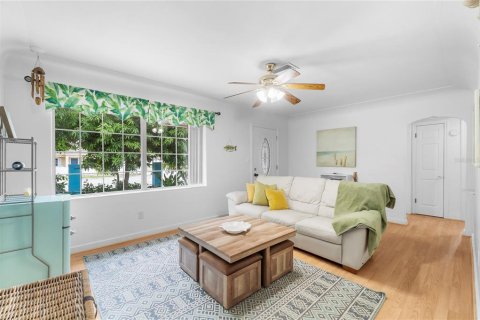 Casa en venta en Saint Petersburg, Florida, 4 dormitorios, 183.39 m2 № 1158477 - foto 5