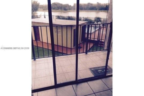 Купить кондоминиум в Майами, Флорида 1 спальня, 75.53м2, № 2050629 - фото 9