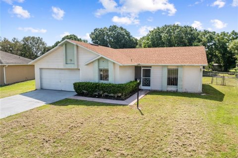 House in Poinciana, Florida 3 bedrooms, 122.91 sq.m. № 2308952