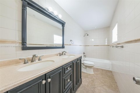 House in Boca Raton, Florida 3 bedrooms, 162.67 sq.m. № 1641163 - photo 8