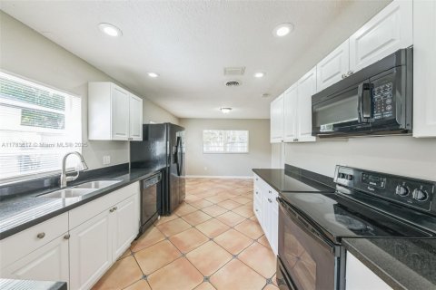 House in Boca Raton, Florida 3 bedrooms, 162.67 sq.m. № 1641163 - photo 2