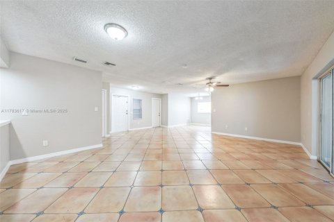 House in Boca Raton, Florida 3 bedrooms, 162.67 sq.m. № 1641163 - photo 4